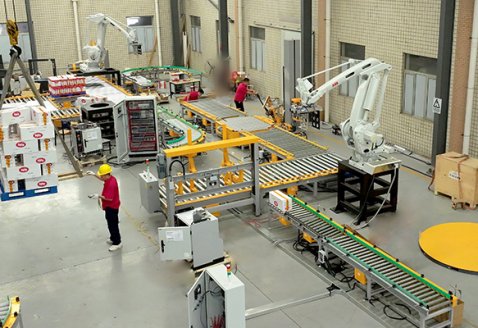 紙箱機器人碼垛在線纏繞包裝線